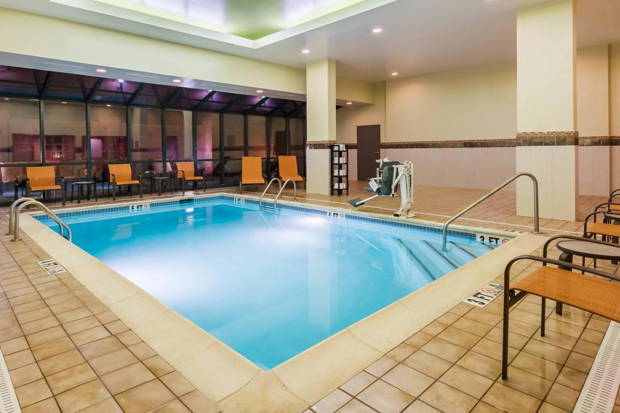 Courtyard By Marriott Chattanooga Downtown Екстериор снимка