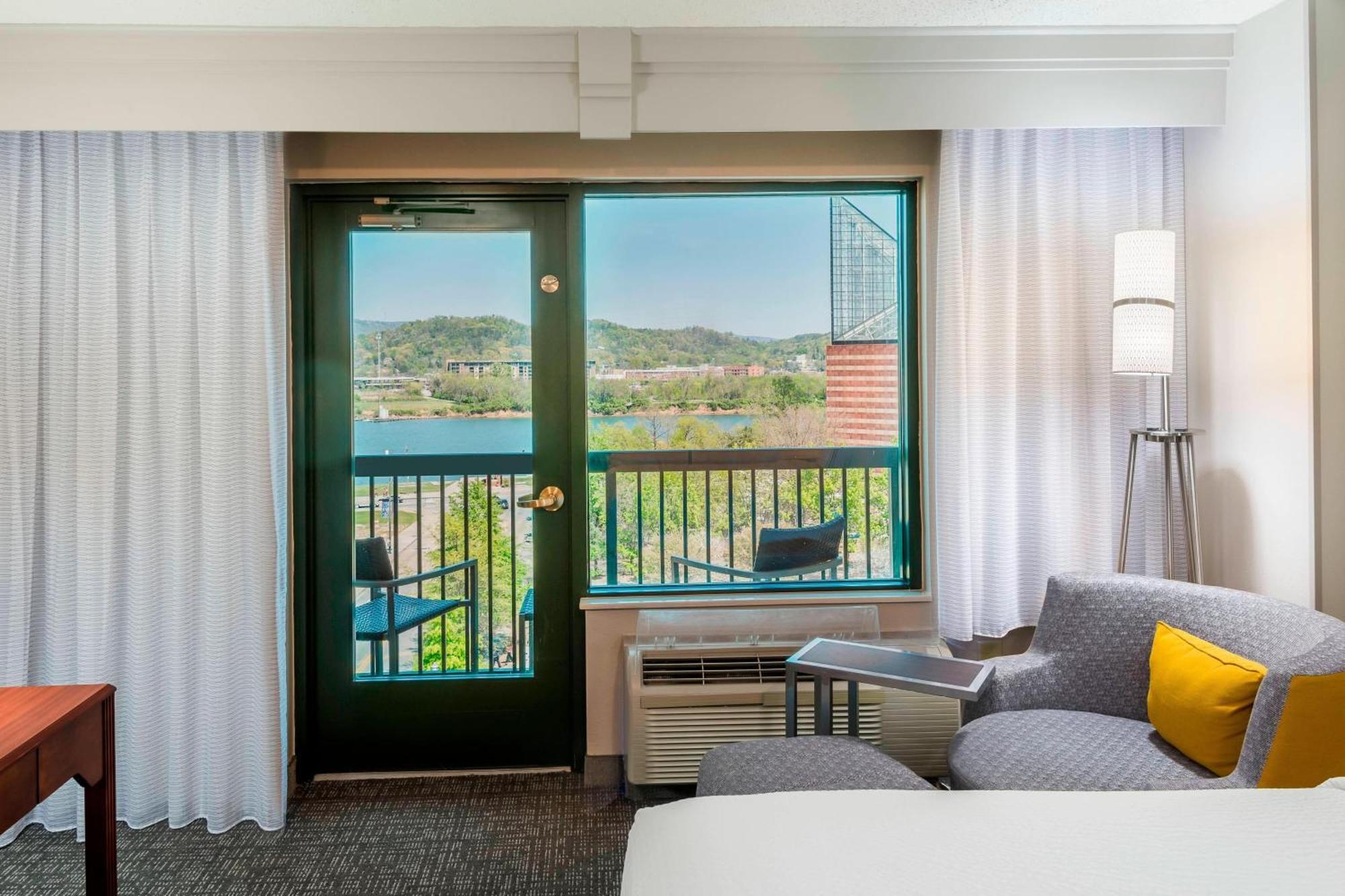 Courtyard By Marriott Chattanooga Downtown Екстериор снимка