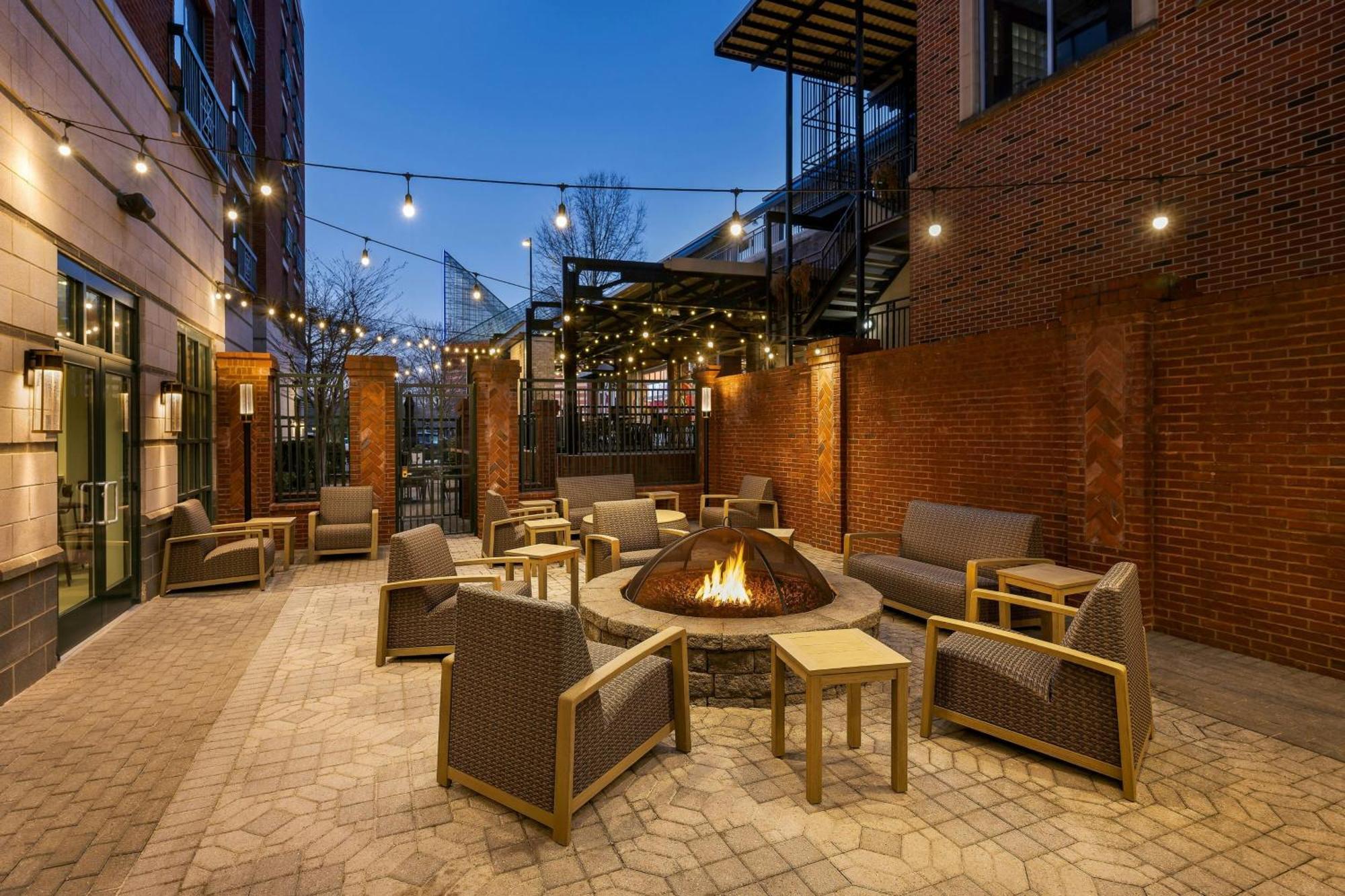 Courtyard By Marriott Chattanooga Downtown Екстериор снимка