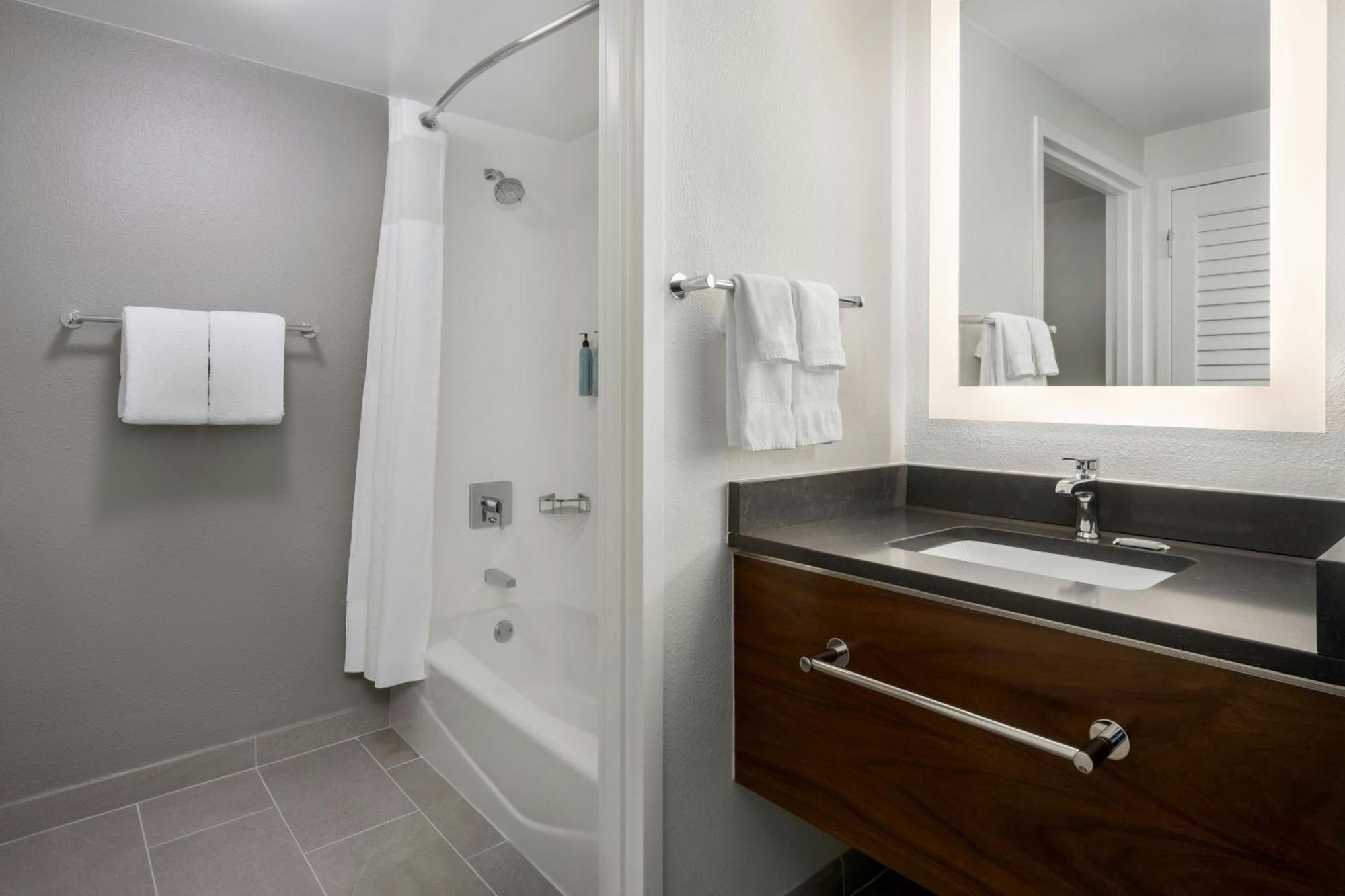 Courtyard By Marriott Chattanooga Downtown Екстериор снимка