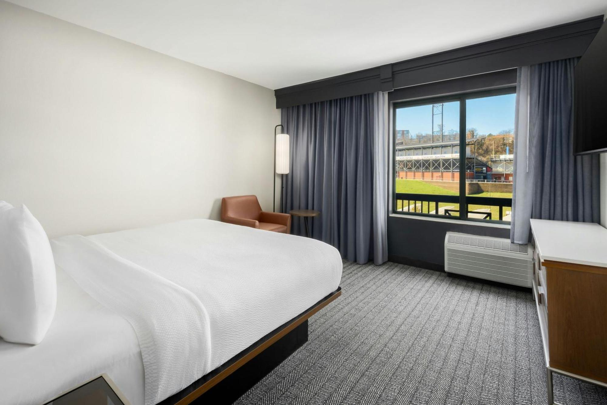 Courtyard By Marriott Chattanooga Downtown Екстериор снимка