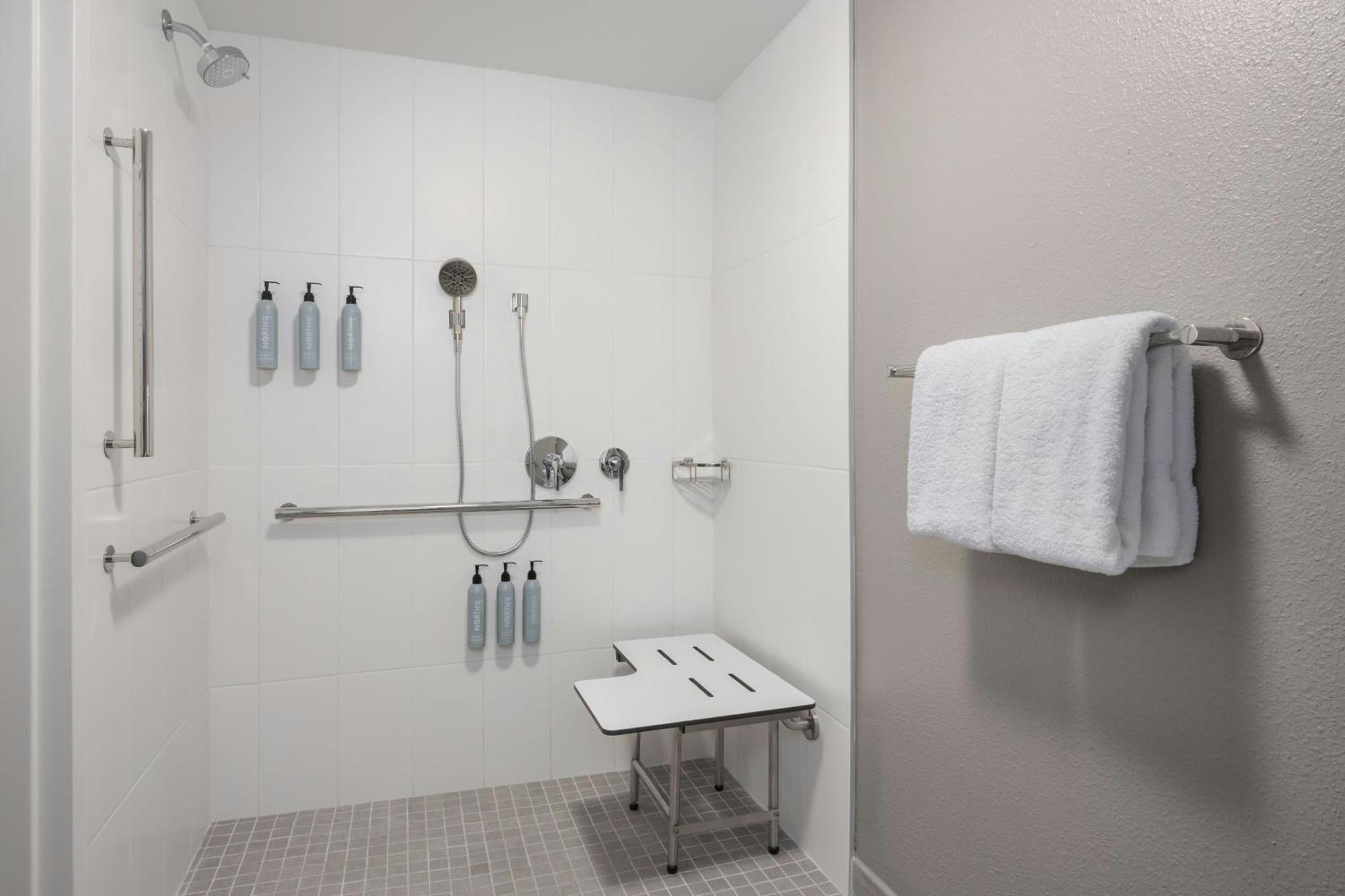 Courtyard By Marriott Chattanooga Downtown Екстериор снимка